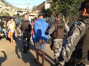 PM prende foragidos do sistema penitenciário no Lins de Vasconcelos (Foto: Divulgação/ Polícia Militar)