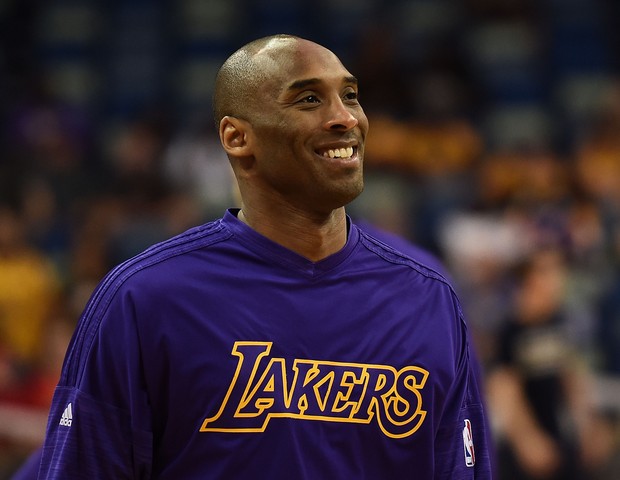 NEW ORLEANS, LA - APRIL 08:  Kobe Bryant #24 of the Los Angeles Lakers participates in warmups prior to a game against the New Orleans Pelicans at the Smoothie King Center on April 8, 2016 in New Orleans, Louisiana. NOTE TO USER: User expressly acknowledg (Foto: Getty Images)