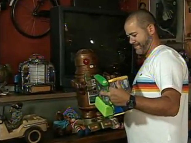Mauricio Antenor, comerciante e colecionador de brinquedos antigos (Foto: Reprodução/TV Tem)