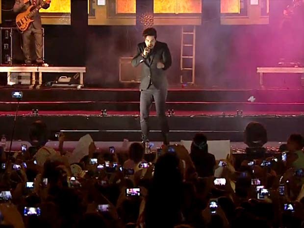 O cantor Luan Santana se apresenta no Maior São João do Cerrado, no DF (Foto: TV Globo/Reprodução) O cantor Luan Santana se apresenta no Maior São João do Cerrado, no DF (Foto: TV Globo/Reprodução)