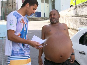 Homem com barriga extremamente dilatada foi liberado do Hospital Rocha Faria, em Campo Grande (Foto: Reprodução/ TV Globo)