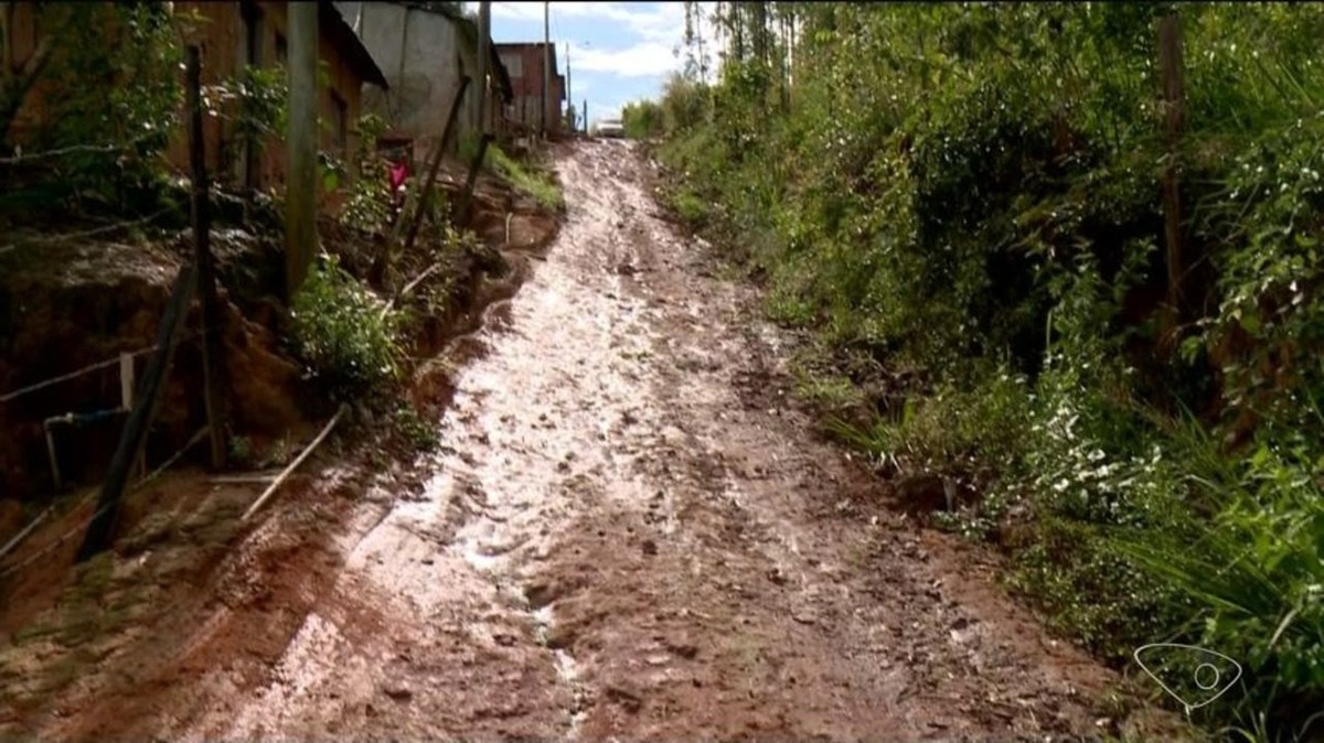 Rua Sem Asfalto Fica Tomada Pela Lama E Causa Transtornos A Moradores