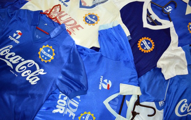 Coleção de camisas do São José Esporte Clube (Foto: Danilo Sardinha/Globoesporte.com)