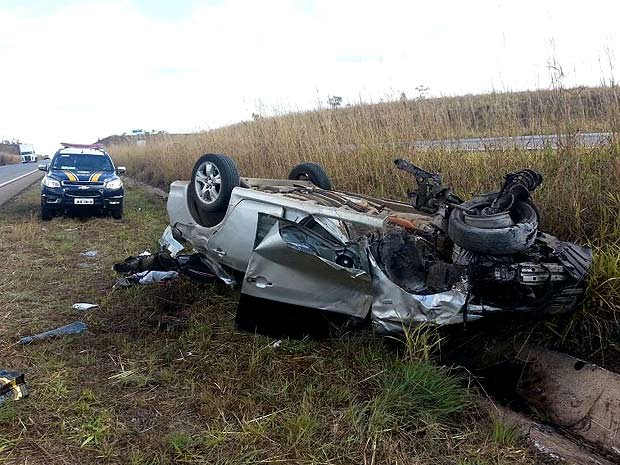 G1 Motorista Perde Controle E Capota Carro Na BR 060 No DF