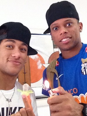 Neymar e André com chupeta (Foto: Reprodução  / Instagram)