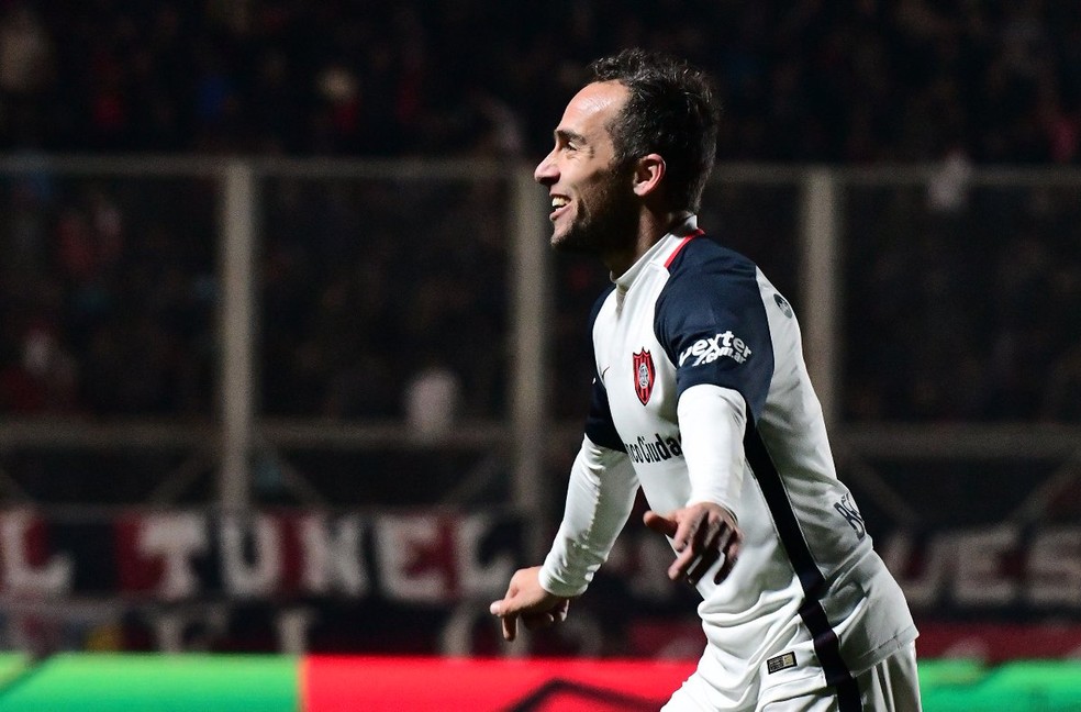 Belluschi celebra o gol marcado contra o Banfield, que deu título ao Boca Juniors (Foto: Divulgação/San Lorenzo)