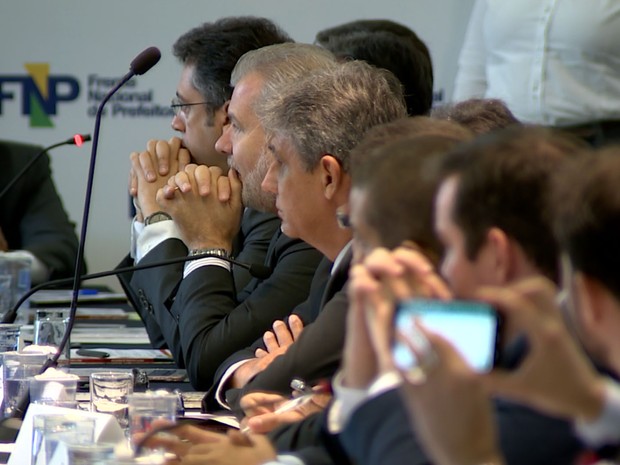 Prefeitos se reuniram para discutir a crise e as receitas das prefeituras, em Campinas (Foto: Vaner Santos / EPTV)