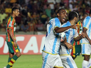 Sergio Júnior macaé comemora o terceiro gol 2 - sampaio corrêa (Foto: Tiago Ferreira/Divulgação)