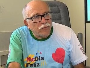 Almir Santana alerta sobre a importância do uso do preservativo em relações sexuais (Foto: Reprodução/TV Sergipe)