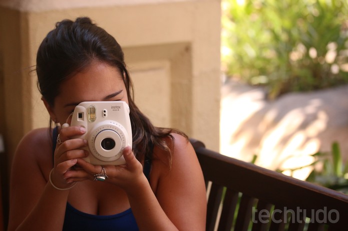 A Instax Mini 8 é muito popular entre os curiosos por fotografia instantânea (Foto: Luana Marfim/TechTudo) A Instax Mini 8 é muito popular entre os curiosos por fotografia instantânea (Foto: Luana Marfim/TechTudo)