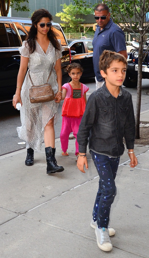 Camila Alves com Vida e Levi (Foto: AKM-GSI)