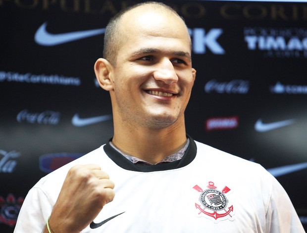 Junior Cigano agora é lutador do Corinthians (Foto: Leo Barrilari / Agência Estado)