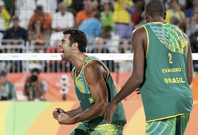 Pedro Solberg e Evandro (Foto: Reuters)