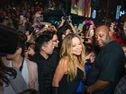 Mariah Carey reúne fãs em Nova York e ganha confere de segurança