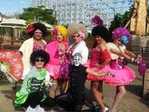 Esquadrão das Drag Queens chega ao Gay Day no parque de diversões Hopi Hari, em Vinhedo (SP) (Foto: Bruna Stuppiello/G1 Campinas)