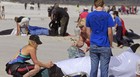 19 baleias encalham
em praia (Schalk van Zuydam/AP)