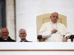O Papa Francisco durante audiência geral semanal na Praça São Pedro, no Vaticano, na quarta-feira (12) (Foto: Reuters/Tony Gentile)