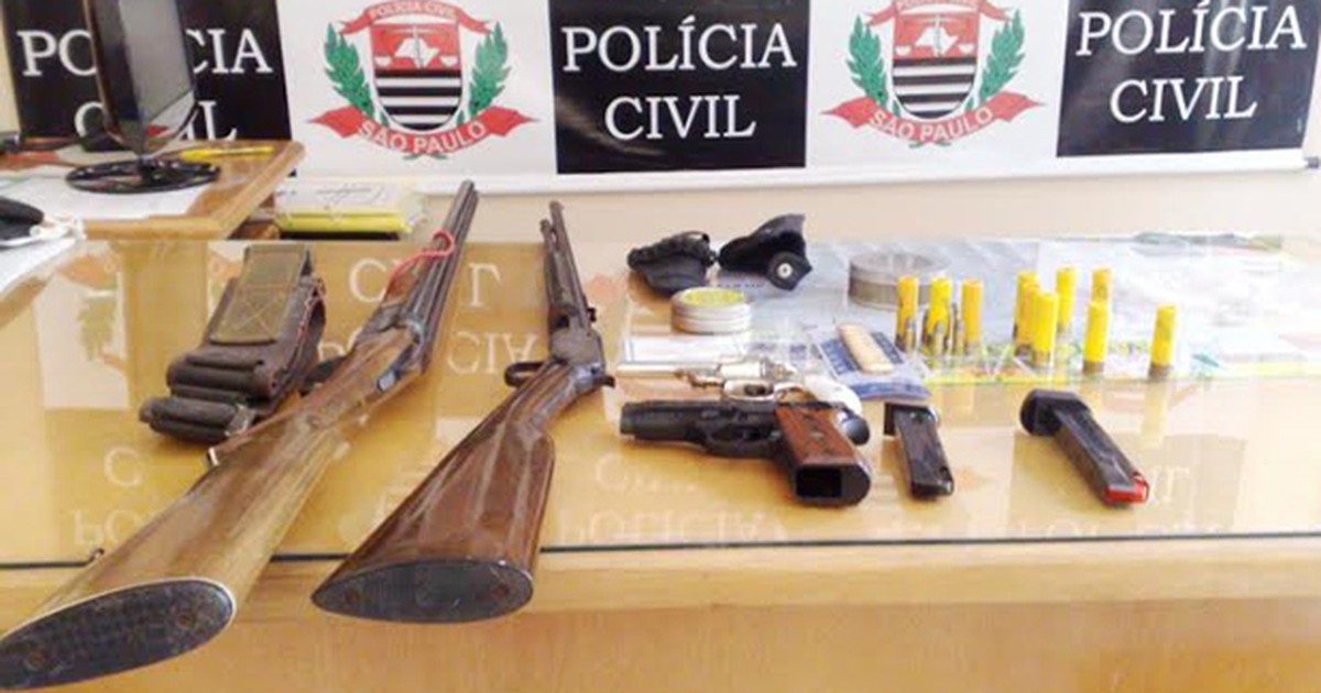 Polícia Civil prende 12 pessoas e apreende cinco armas em operação - Globo.com