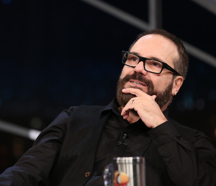 Maurício Ricardo comemora sucesso de suas charges na web 'Ainda sou