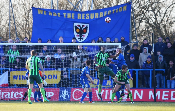 torcida do afc wimbledon, we are the ressurection (Foto: Alex Livesey/Getty Images)