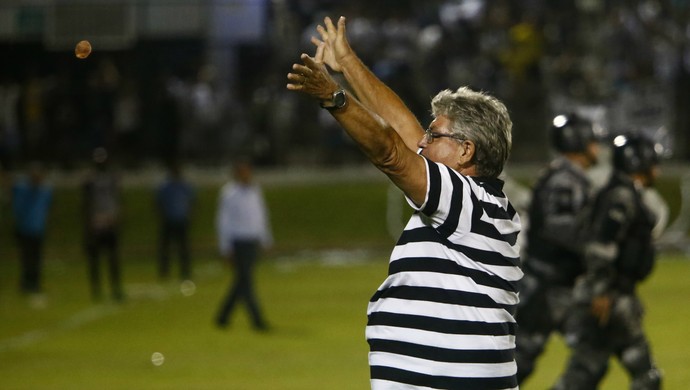 Comemorção ABC - Geninho - ABC x Botafogo-SP (Foto: Alexandre Lago/GloboEsporte.com)