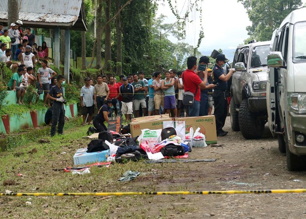 Tiroteio aconteceu nesta madrugada em uma blitz em Makilala (Foto: AP)