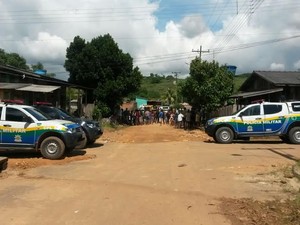 Casas em área de preservação são demolidas e donos protestam, em RO (Foto: Eliete Marques/G1)