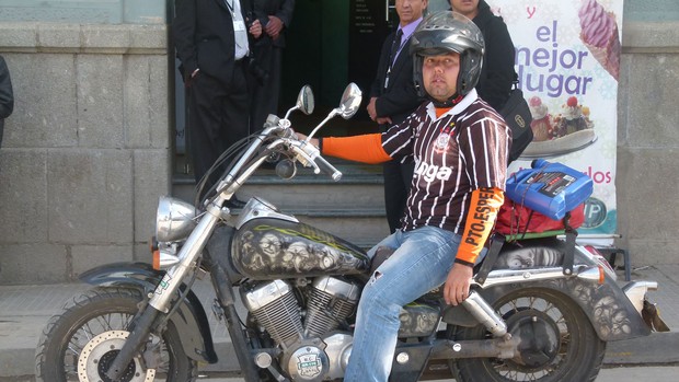 Corintiano motoqueiro em Oruro (Foto: Ricardo Taves)