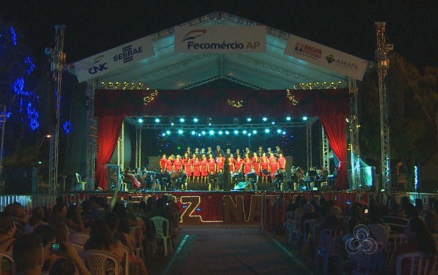 Programação de Natal ocorre em praça pública de Macapá (Foto: Amapá TV)