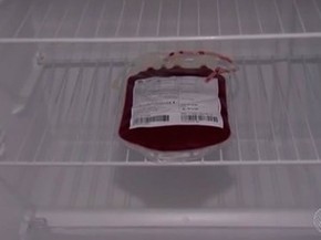Bolsa de sangue em hospital veterinário em Eunápolis, Bahia (Foto: Reprodução/ TV Santa Cruz)