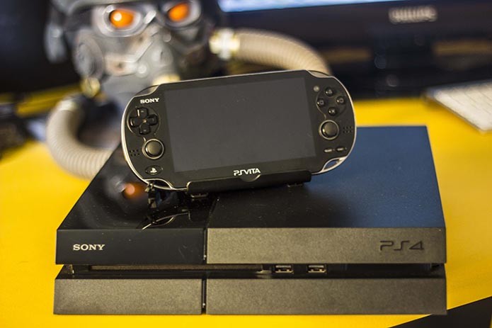 O Vita é o companheiro ideal para o PS4 (Foto: Reprodução/Débora Magri)