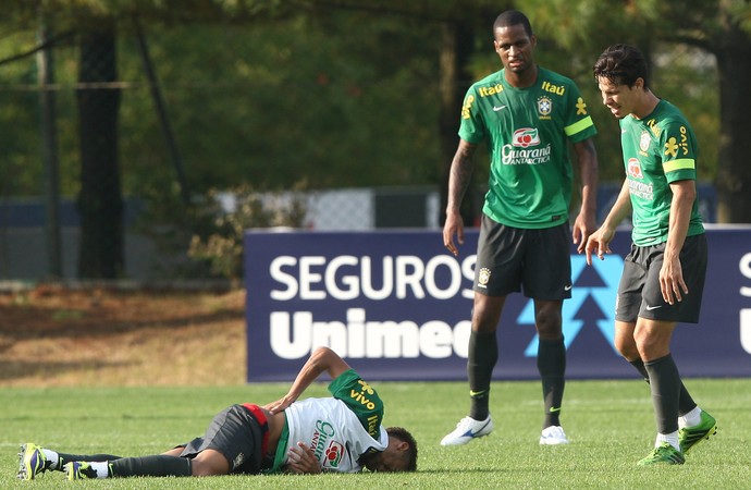 Neymar machucado, treino Seleção (Foto: Bruno Domingos / MOWA PRESS) Neymar machucado, treino Seleção (Foto: Bruno Domingos / MOWA PRESS)