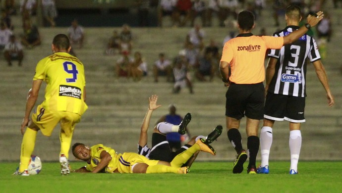 lucena x botafogo-pb bismarck (Foto: Kleide Teixeira / Jornal da Paraíba)