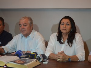 Neudo Campos (à direita) diz que será uma sombra de Suely Campos (à esquerda); Ele é considerado 'ficha suja' pelo Tribunal Regional Eleitoral de Roraima (Foto: Emily Costa/ G1)