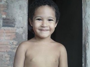 O menino Arthur, de 3 anos, está desaparecido desde sexta-feira (Foto: Arquivo Pessoal)