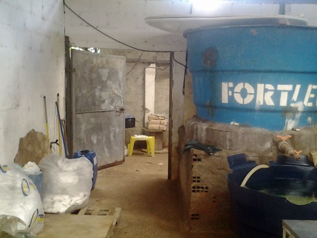 Fábrica funciona em um imóvel com condições precárias (Foto: Divulgação/Apevisa)