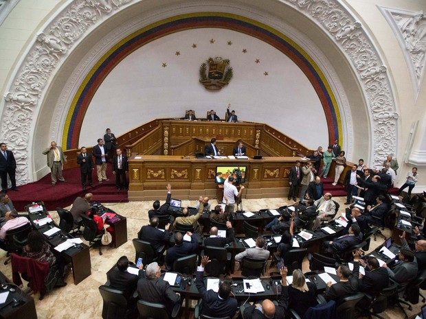 Imagem de 6 de janeiro de 2016 mostra a primeira sessão da nova Assembleia Nacional da Venezuela (Foto: AP Photo/Fernando Llano, File)