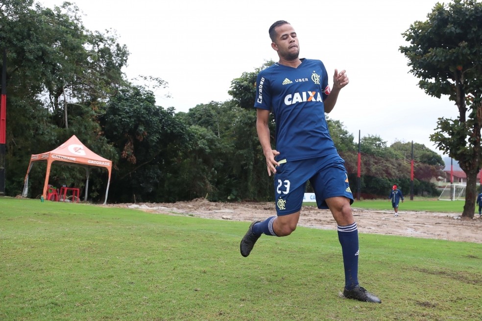 Geuvânio treinou com o grupo no Ninho do Urubu (Foto: Gilvan de Souza/Flamengo)