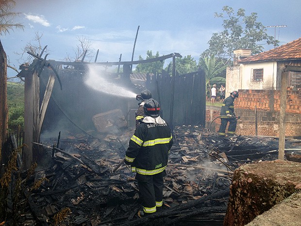 G1 Homem Deixa Cigarro Aceso No Sofá E Tem Casa Destruída Por Chamas