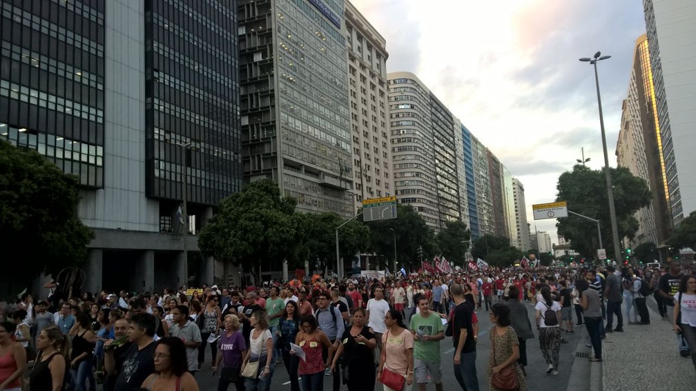 Cut-Rio e Muspe estimam 20 mil pessoas em ato (Foto: Nicolás Satriano/G1)