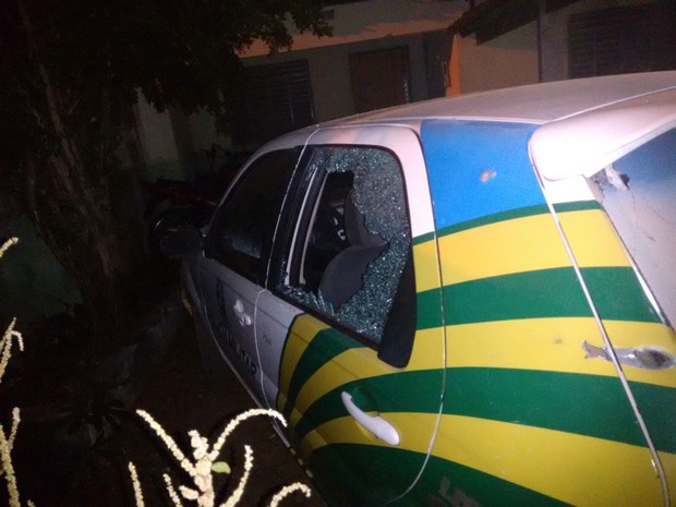 Viaturas foram danificadas durante tiroteio em Gilbués (Foto: Divulgação/PM)