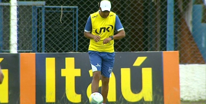 Buião, técnico do Rio Claro (Foto: Paulo Chiari/EPTV)