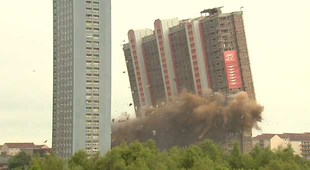 Torre Red Road é implodida em Glasgow,  (Foto: BBC)