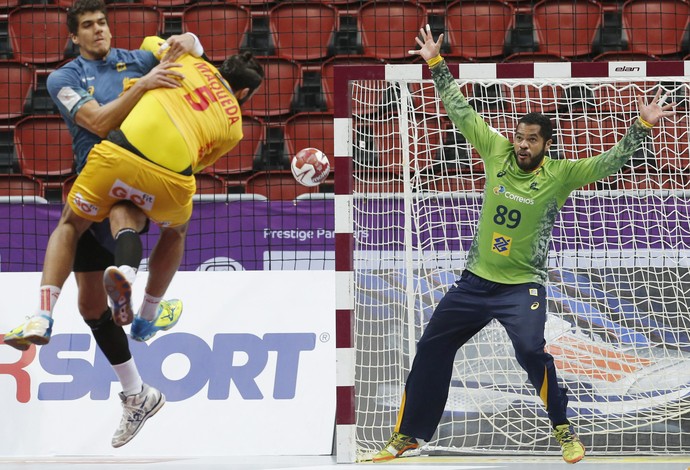 bombom Handebol mundial Brasil e Espanha (Foto: EFE)