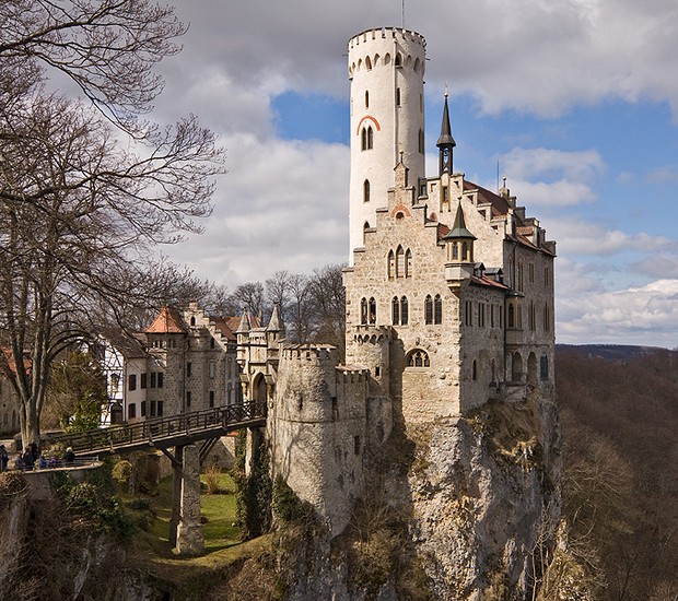 Castelo de Lichtenstein, Alemanha | Conhecido como "Castelo do Conto de Fadas", esta construção foi destruída duas vezes. A edificação atual foi erguida entre 1840 e 1842 por Wilhelm I, duque de Urach, que buscava um local para suas obras de arte (Foto: Creative Commons)