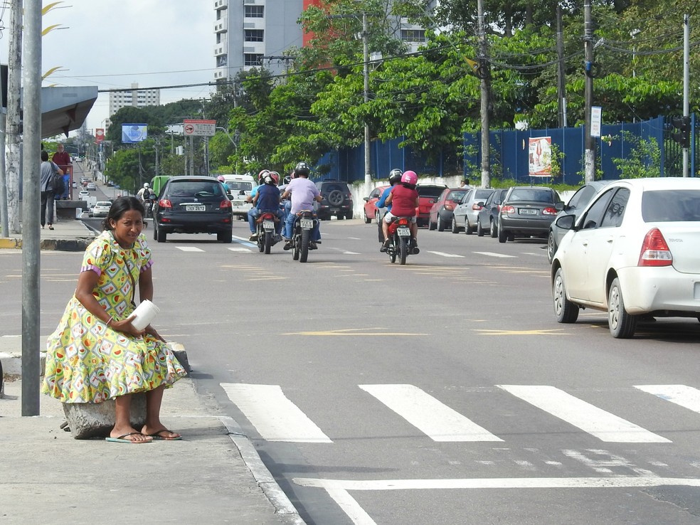 Venezuelanos estão pedindo ajuda nas ruas de Manaus (Foto: Adneison Severiano/G1 AM)