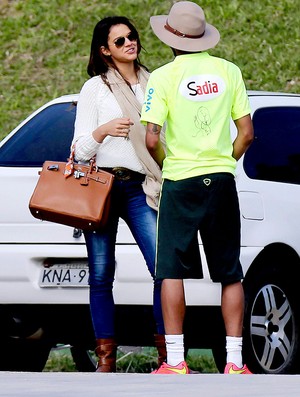 Neymar e Bruna Marquezine no treino da Seleção (Foto: Reuters)