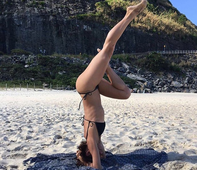 Fernanda de Freitas mostra boa forma e equilíbrio  (Foto: Arquivo Pessoal)