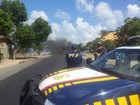 Moradores queimam pneus na BR-226 (Antônio Netto/Inter TV Cabugi)