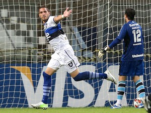 Braian Rodriguez comemora gol do  Huachipato sobre o grêmio (Foto: AFP)